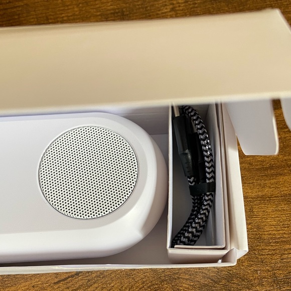 VIVO Combination Portable Speaker and Wireless Phone Charger - Picture 8 of 9